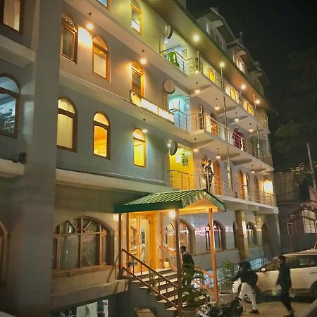 The Avenue Hotel , Manali A River Side Hotel Eksteriør billede